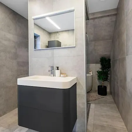 Flott Moderne Hus Langs Elven!