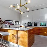 Flott Moderne Hus Langs Elven!